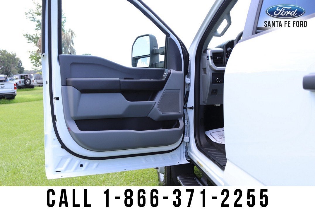 2025 Ford Super Duty F-550 DRW XL