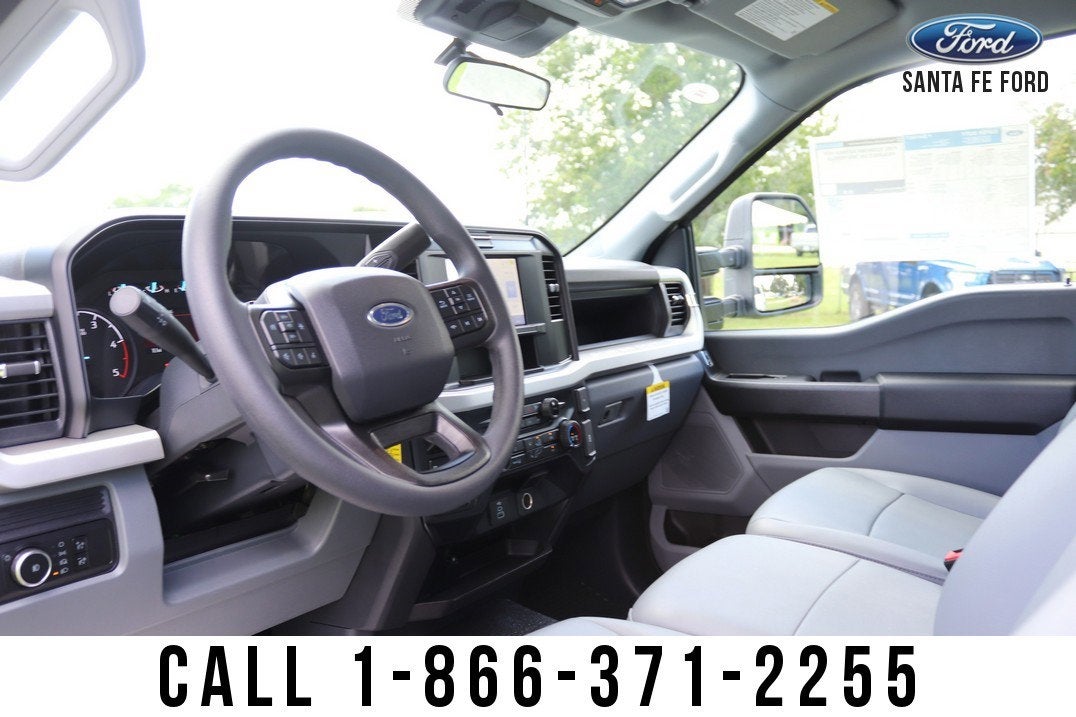 2025 Ford Super Duty F-550 DRW XL