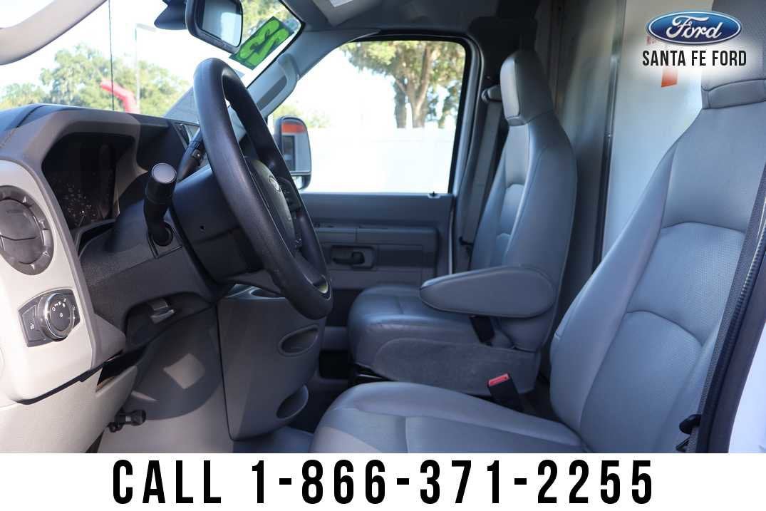 2023 Ford E-Series Cutaway Base