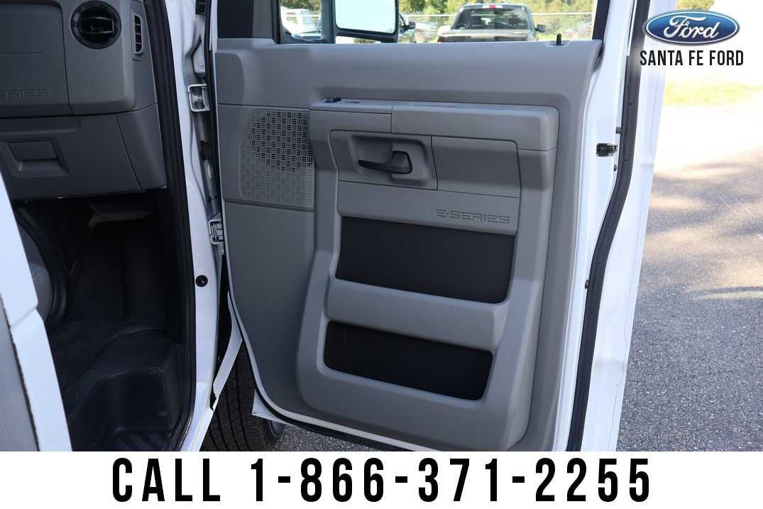 2023 Ford E-Series Cutaway Base