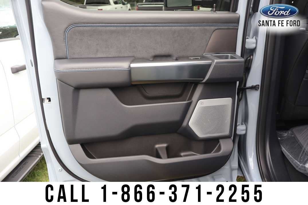 2027 Ford Super Duty F-250 SRW Platinum