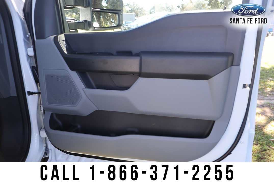 2027 Ford Super Duty F-350 SRW Base