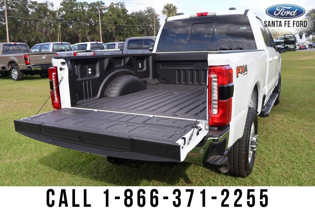 2027 Ford Super Duty F-350 SRW XLT