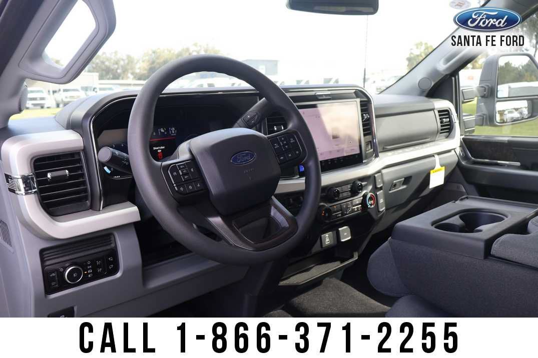 2027 Ford Super Duty F-350 SRW XLT