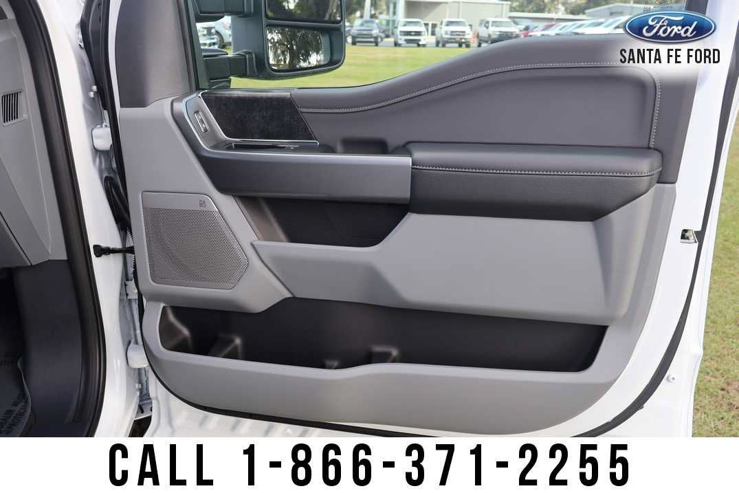 2027 Ford Super Duty F-350 SRW XLT
