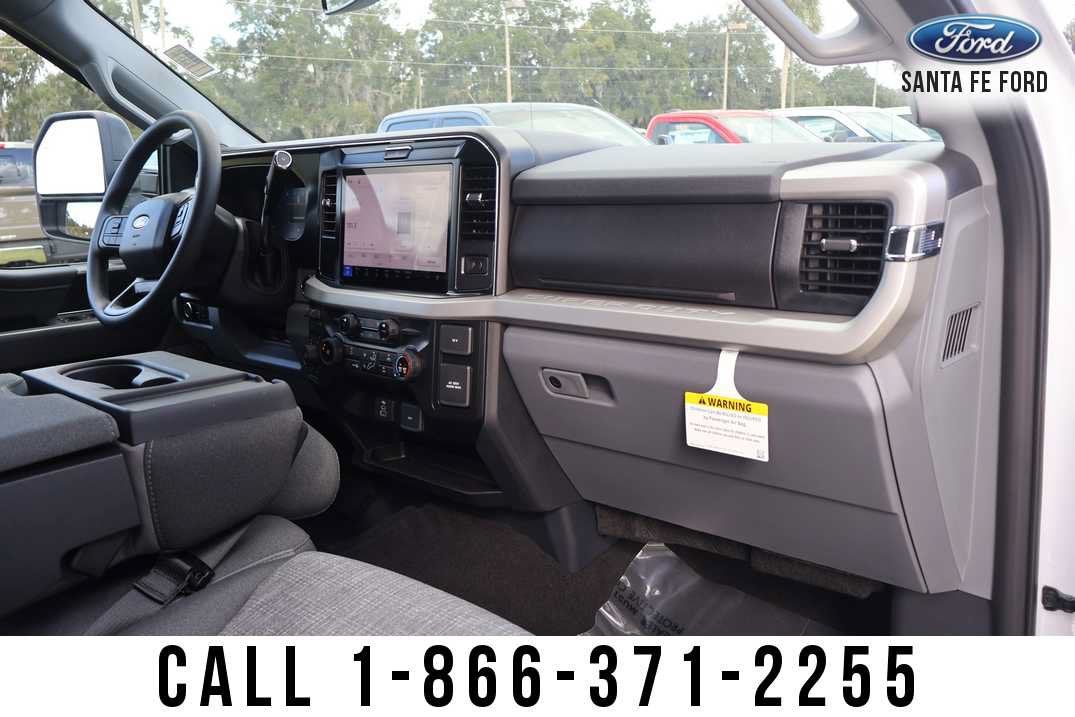 2027 Ford Super Duty F-350 SRW XLT