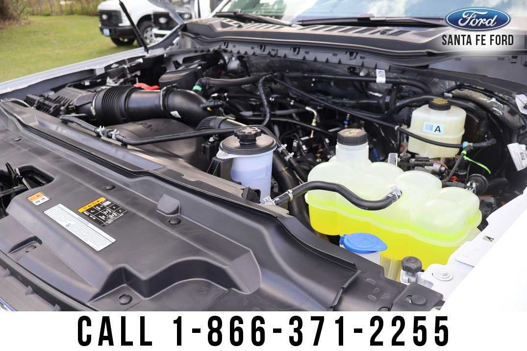 2027 Ford Super Duty F-350 SRW XLT