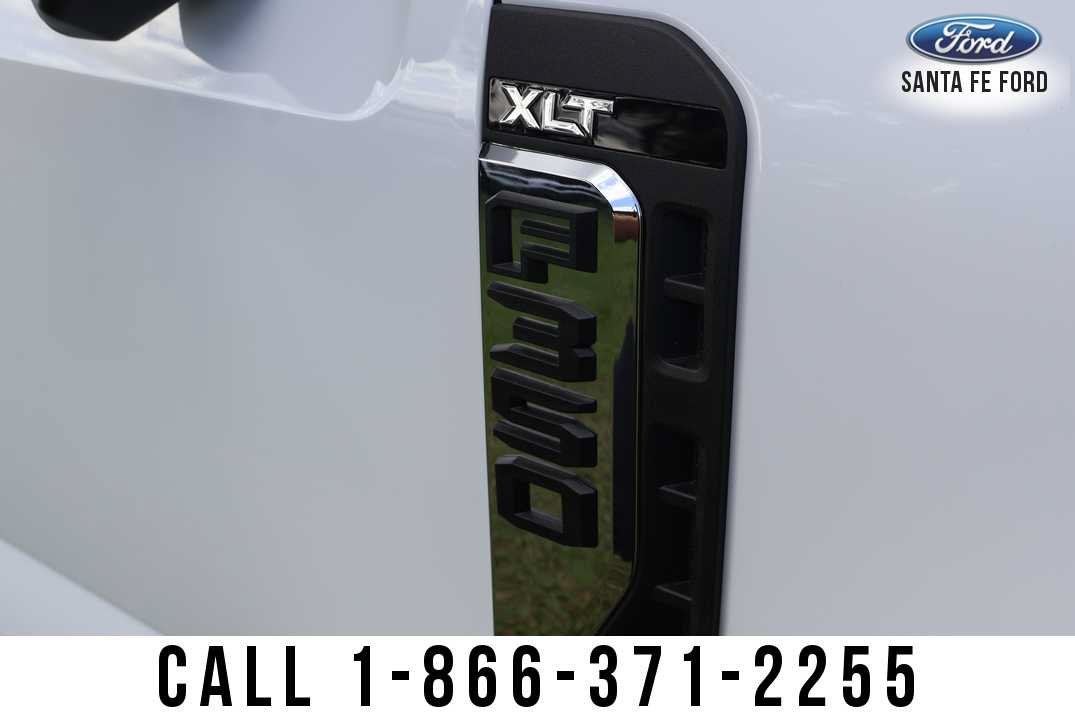 2027 Ford Super Duty F-350 SRW XLT