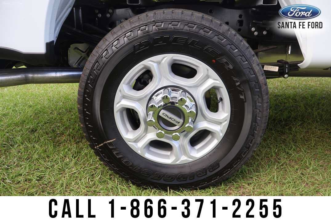 2027 Ford Super Duty F-350 SRW XLT