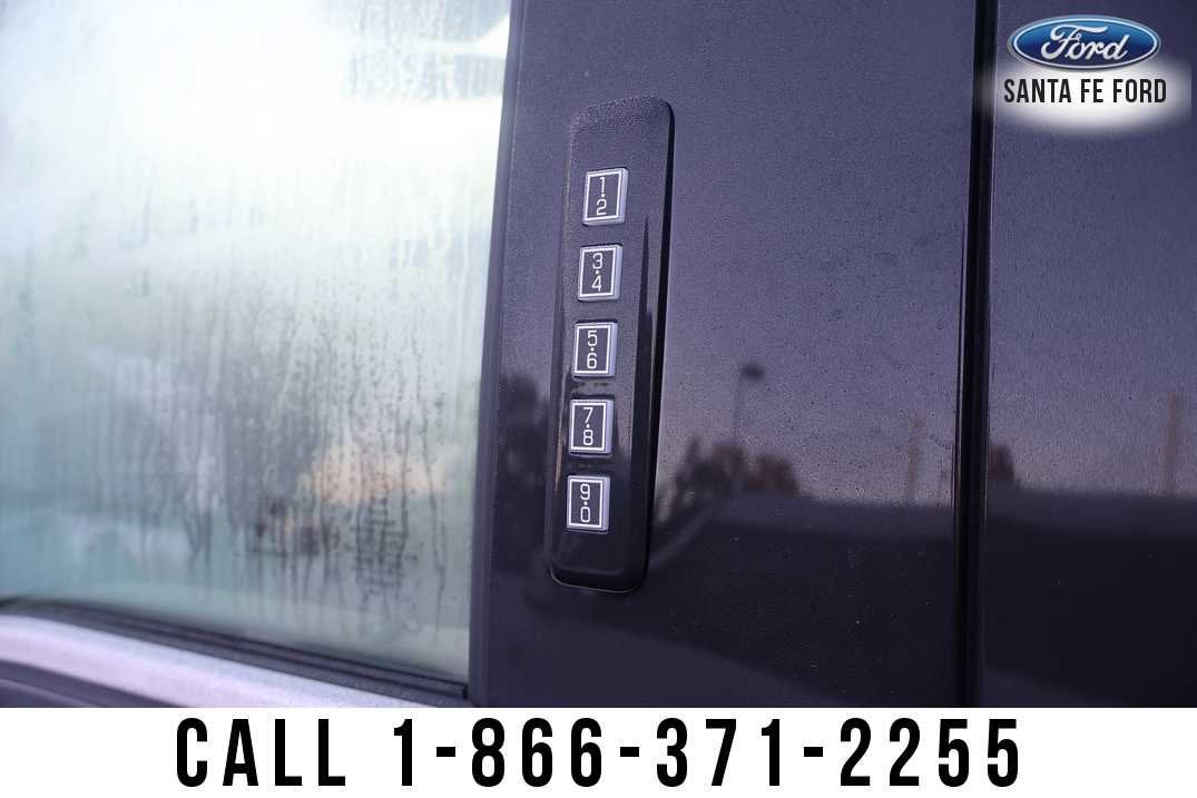 2027 Ford Super Duty F-350 DRW F-350® King Ranch®