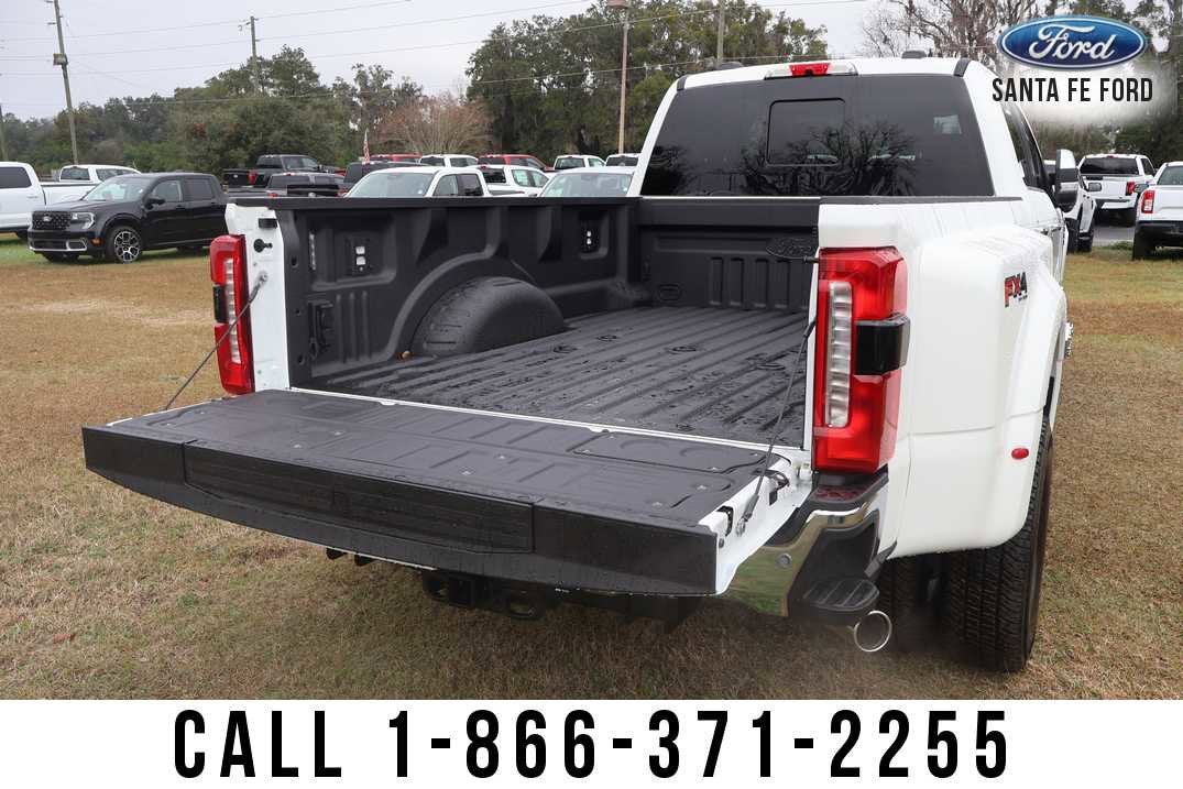 2026 Ford Super Duty F-350 DRW LARIAT