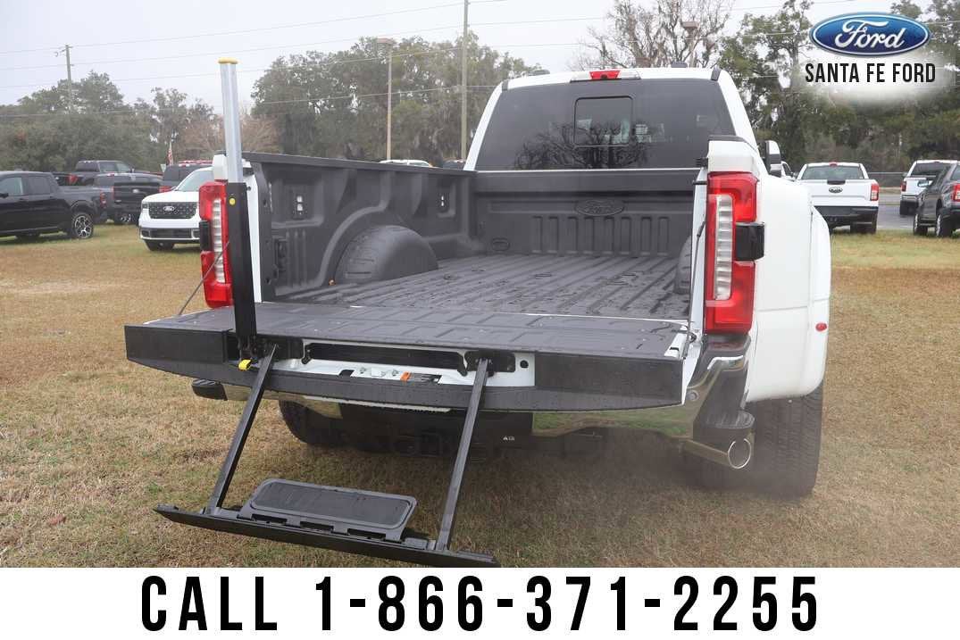 2026 Ford Super Duty F-350 DRW LARIAT