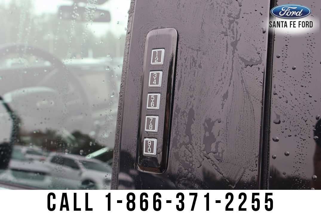 2026 Ford Super Duty F-350 DRW LARIAT