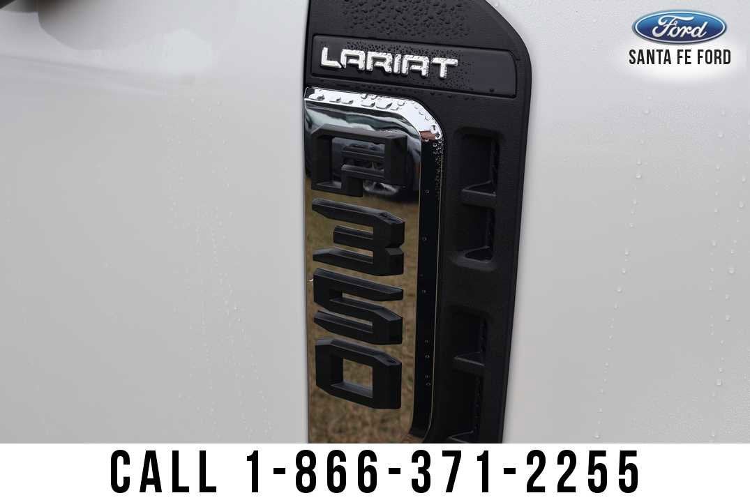 2026 Ford Super Duty F-350 DRW LARIAT