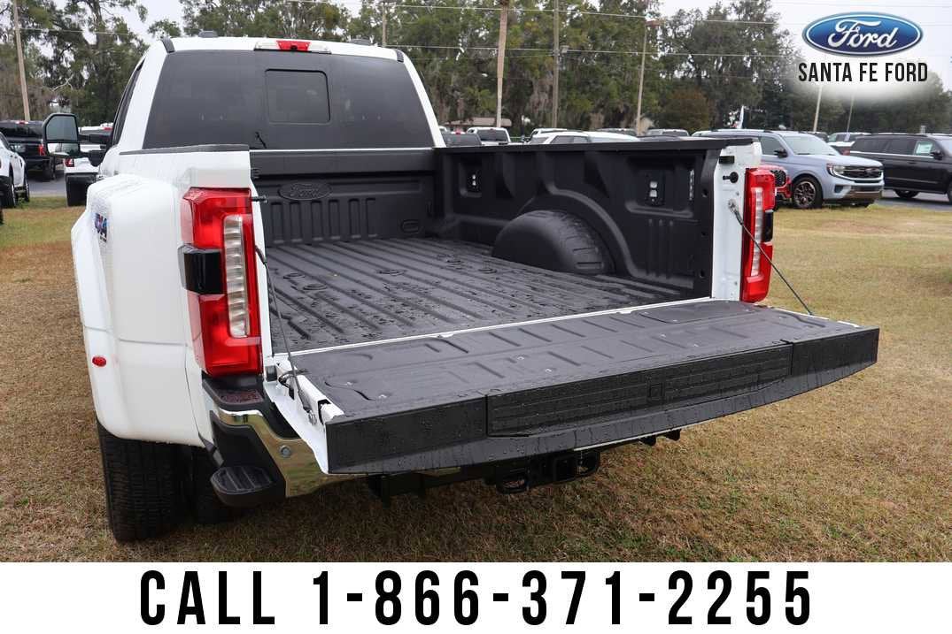 2026 Ford Super Duty F-350 DRW LARIAT