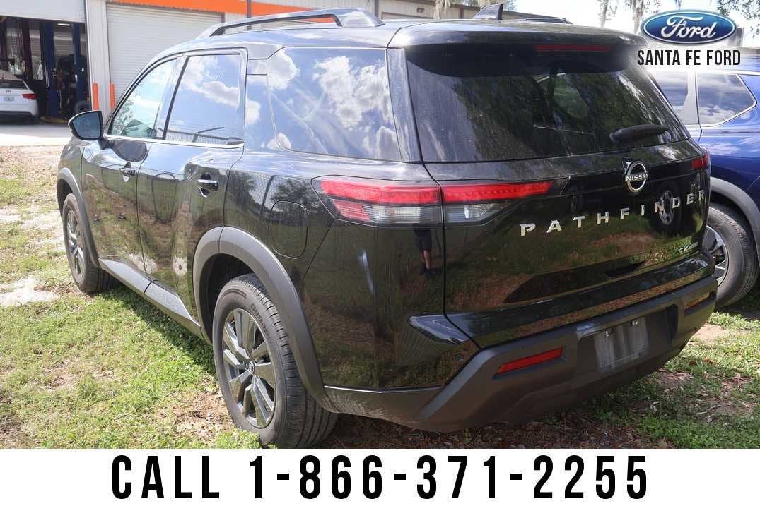 2024 Nissan Pathfinder SV