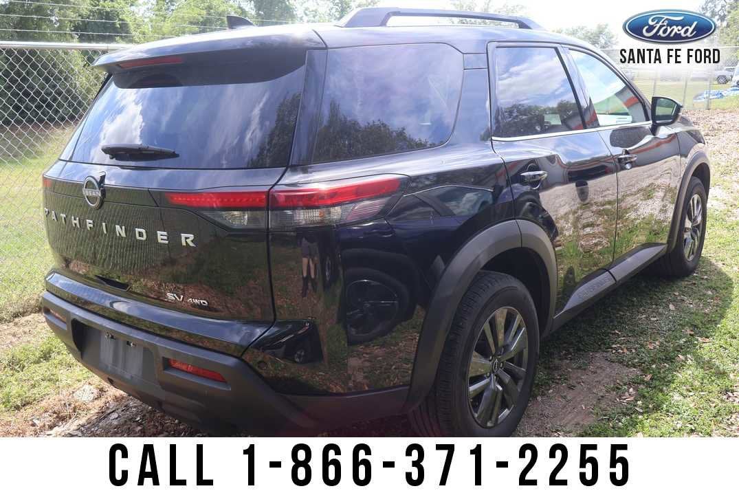2024 Nissan Pathfinder SV