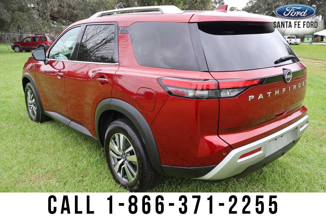 2025 Nissan Pathfinder SL